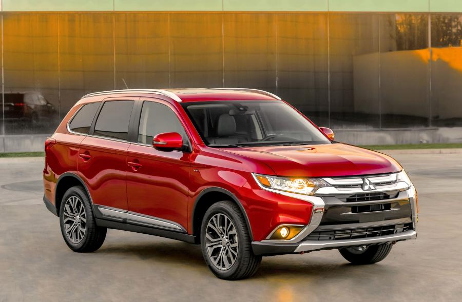  Mitsubishi Outlander 2015 года  (US) (фото 3 из 41)